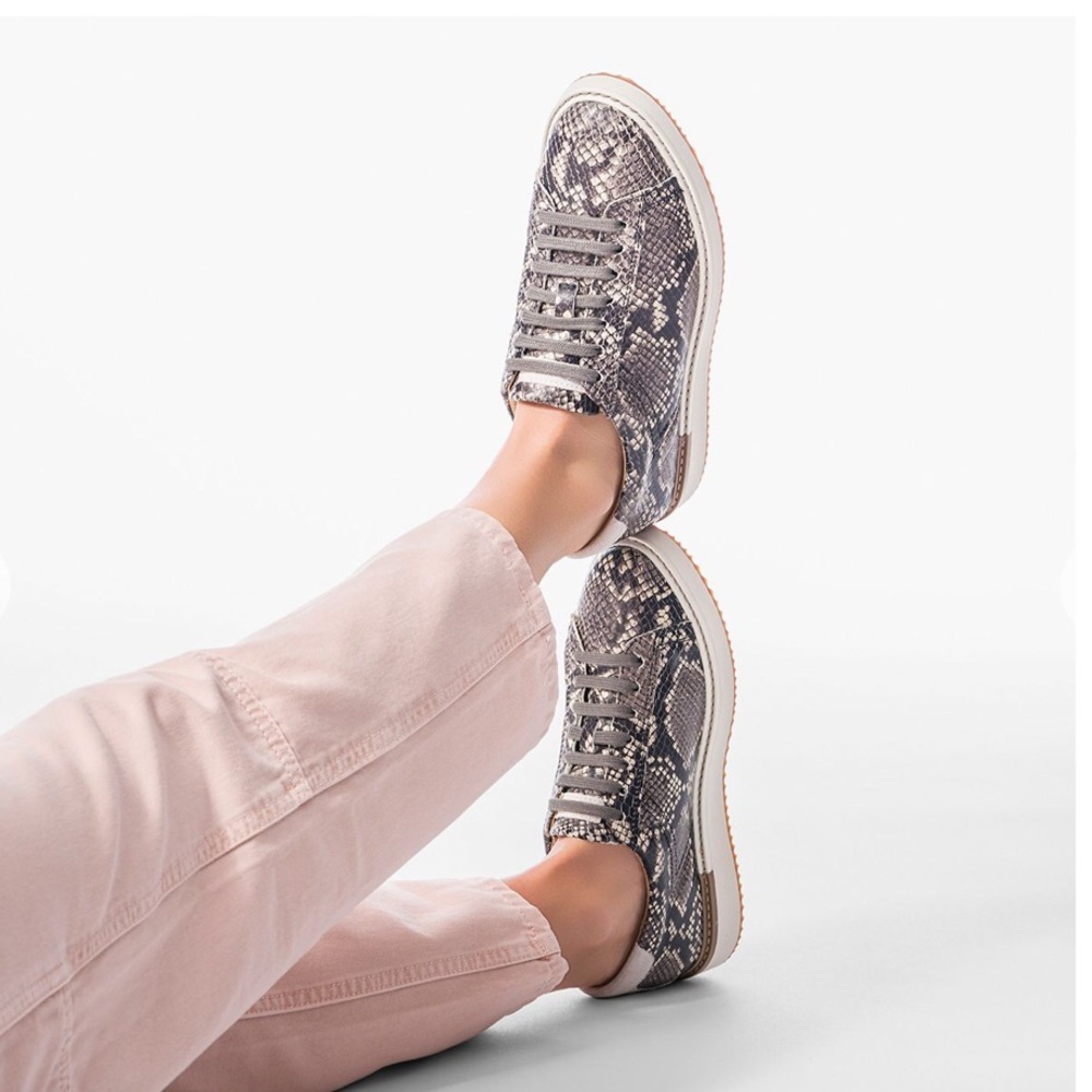 NEW Hush Puppies Sabine Leather Sneaker
